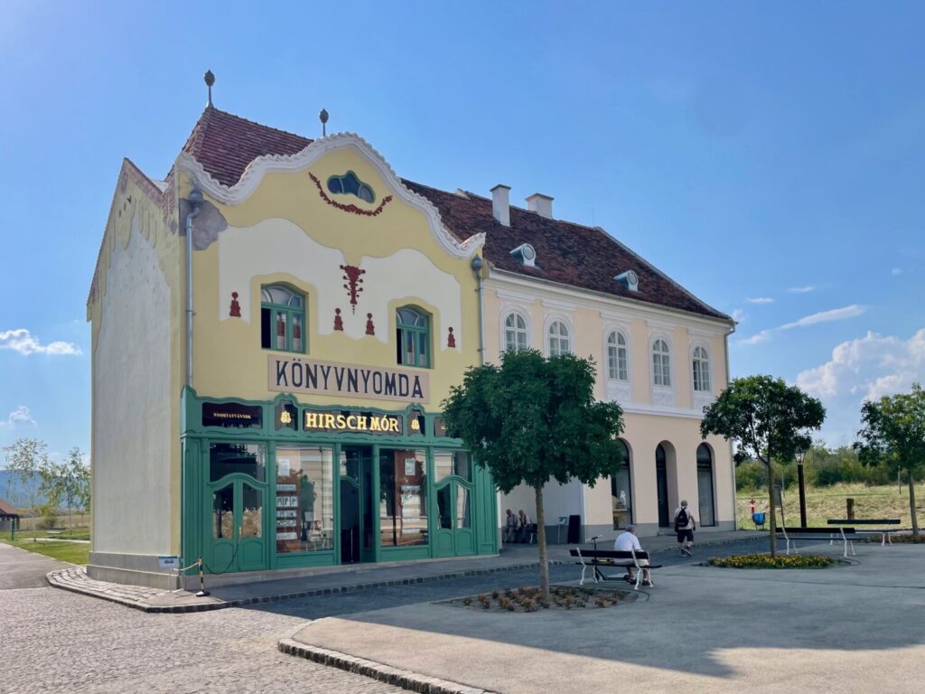 Edifici in stile Art Nouveau nell’area transilvana dello Skanzen di Szentendre, Ungheria