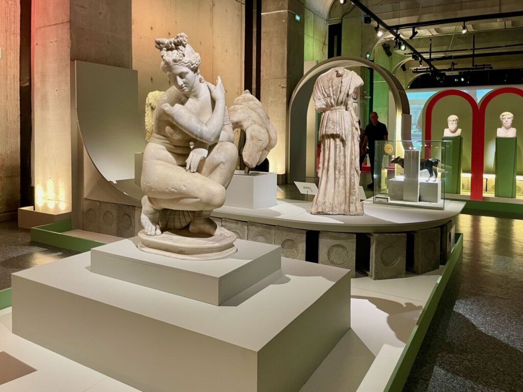 Statue romane in una mostra temporanea del Museo Lugdunum di Lione