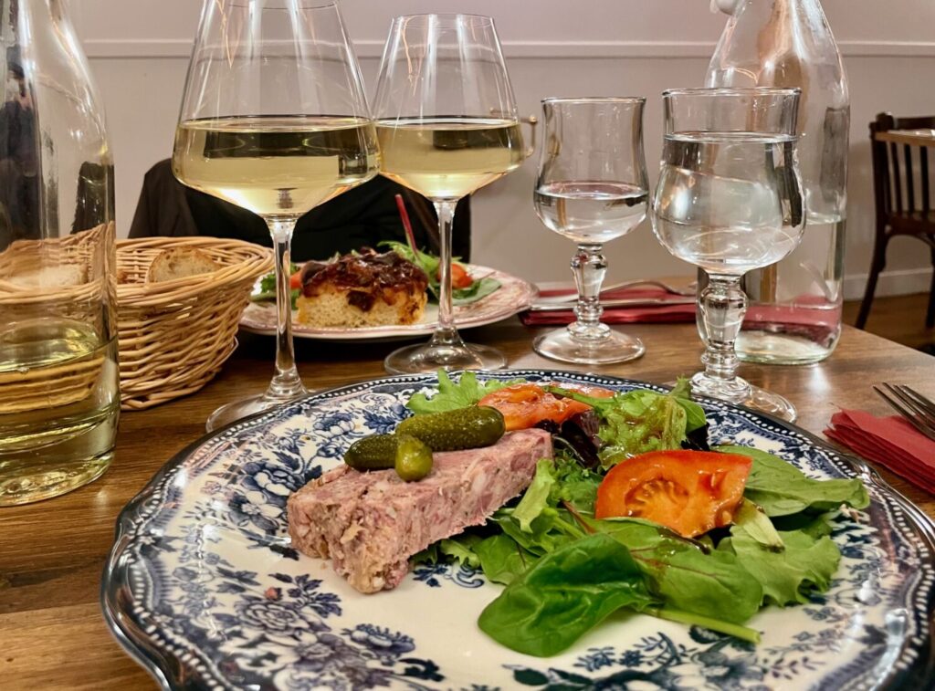 Terrina di carne servita al ristorante Le Comptoir Charlemagne a Lione