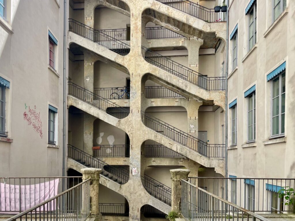 Scala di un traboule nel quartiere Croix-Rousse di Lione