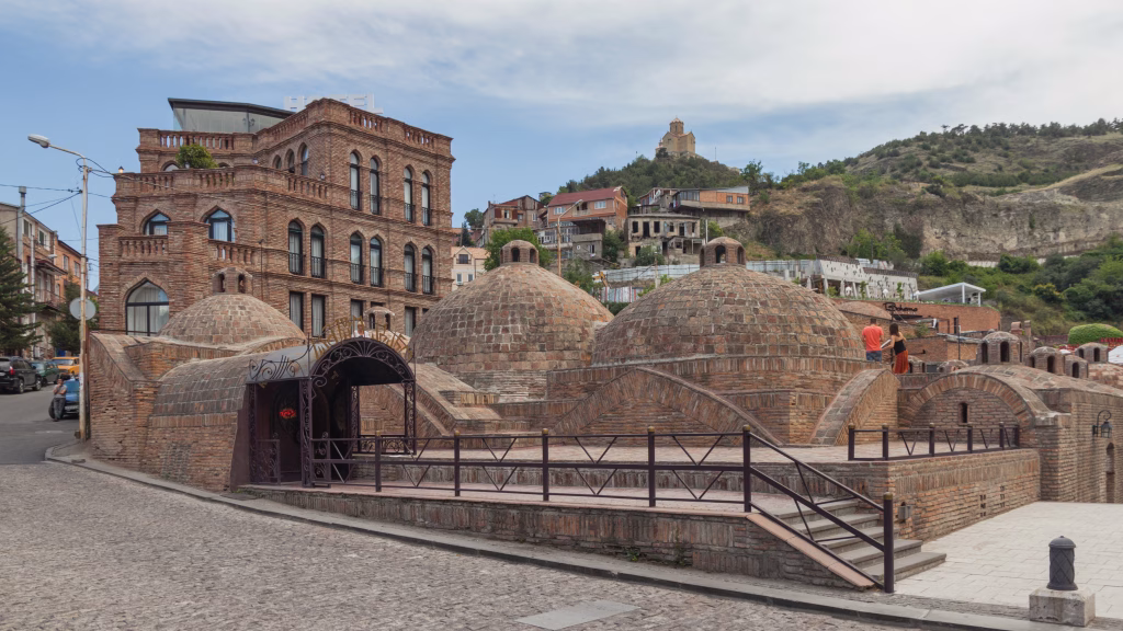 Cupole in mattoni dei bagni sulfurei di Abanotubani, Tbilisi