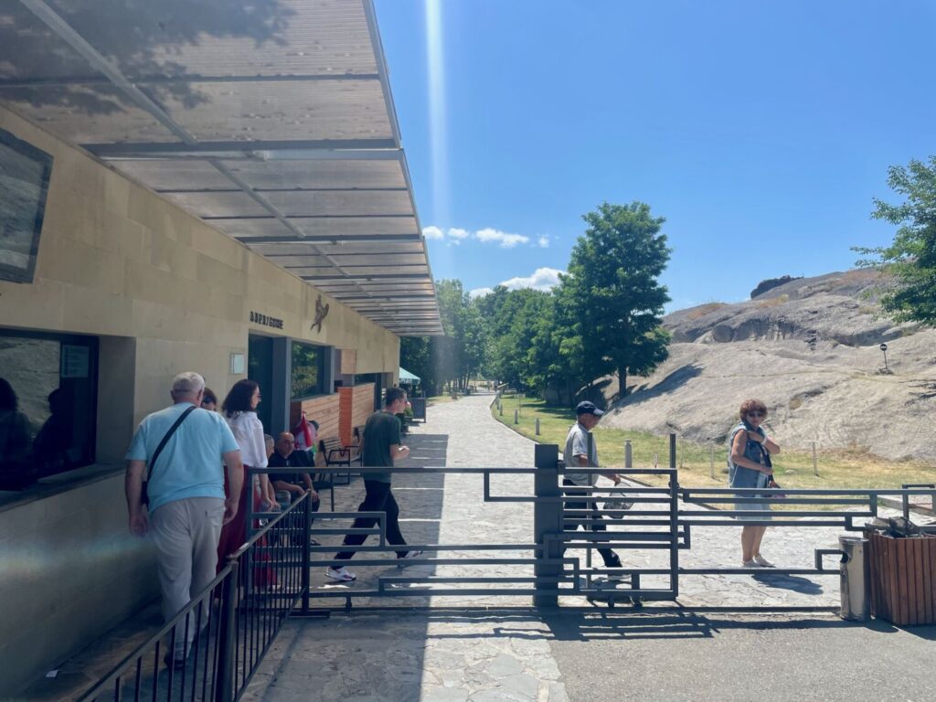 L'ingresso del sito archeologico di Uplistsikhe con la biglietteria