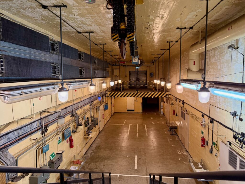 Interno del bunker segreto Podborsko 3001 utilizzato dai sovietici per stoccare testate nucleari durante la guerra fredda