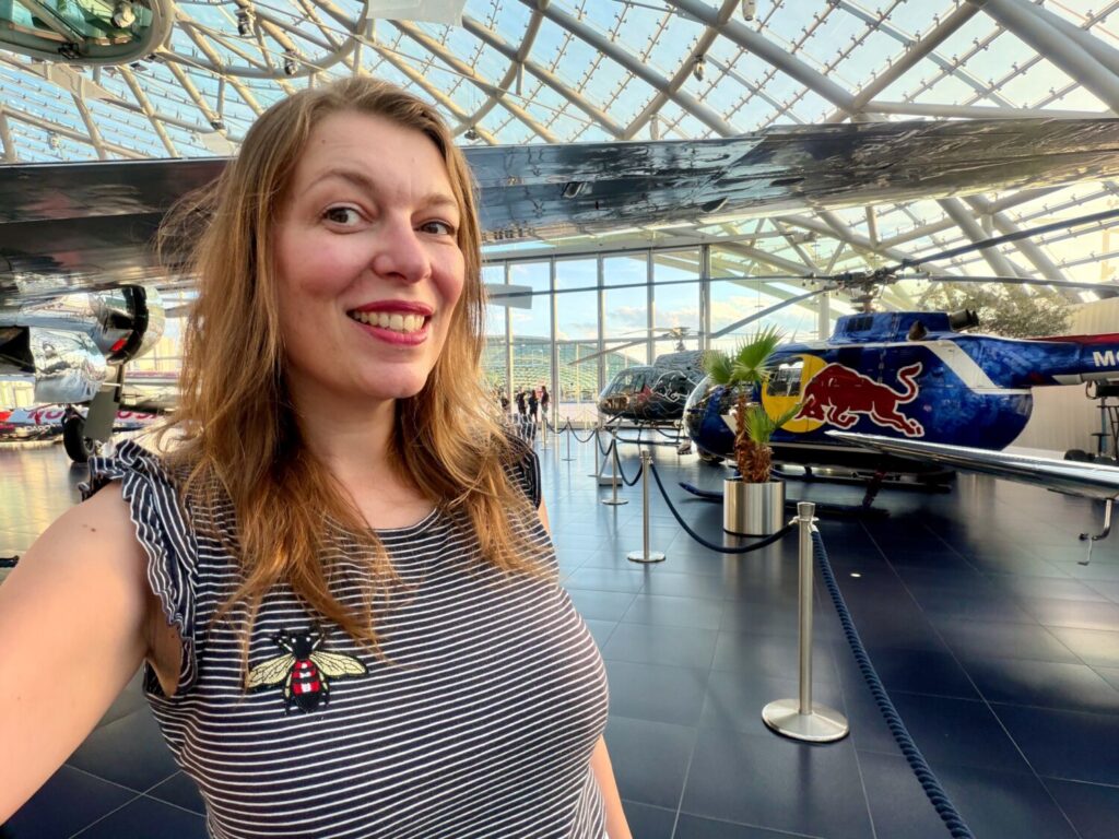 Paola Bertoni nell'Hangar 7 Red Bull a Salisburgo, Austria