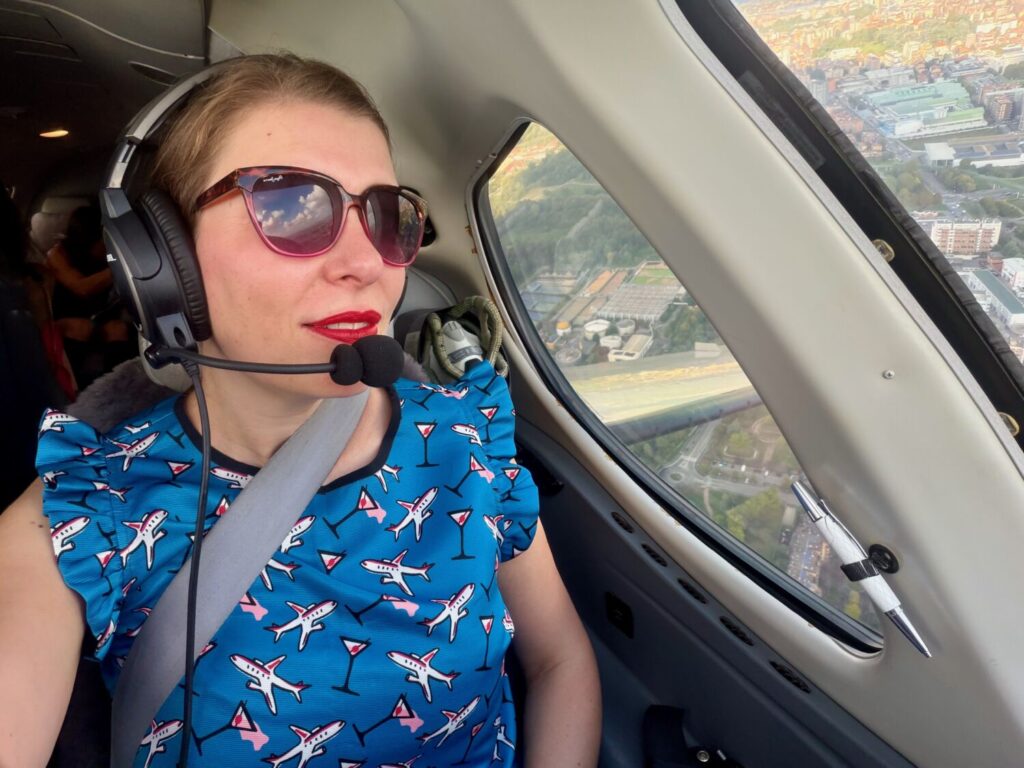Paola Bertoni nel cockpit di un Cessna Citation Mustang
