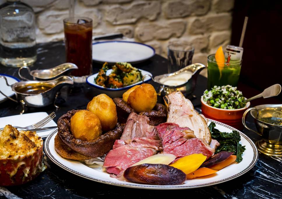 Sunday roast al Blacklock di Londra, foto di Paul Winch-Furness per Standard
