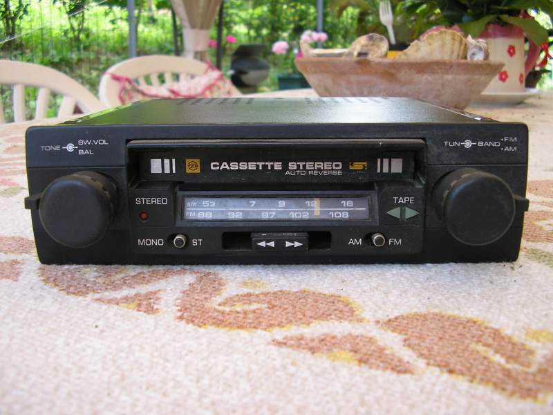 Autoradio anni '90, foto Kijiji