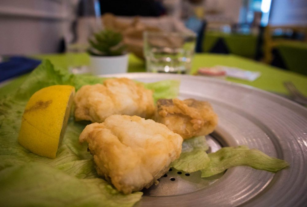 Baccalà fritto alla trattoria Sciala popolo di Napoli