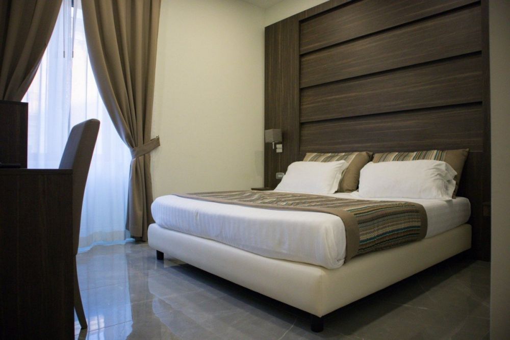 Camera matrimoniale dell'hotel Palazzo Firenze di Napoli