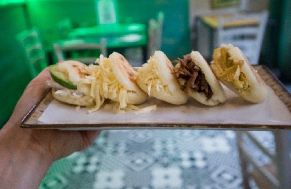 Le arepitas del ristorante venezuelano Caribbean Bistrot di Torino