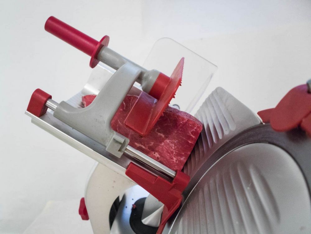 Un taglio di carne salada pronto per essere affettato e gustato sul momento