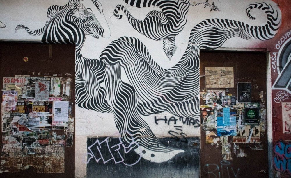 Murales e scritte nei caruggi di Genova