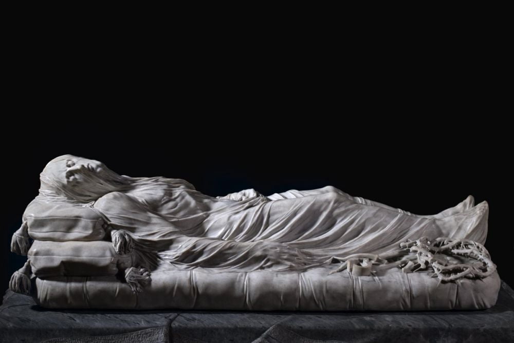 La statua di Cristo velato nella Cappella Sansevero di Napoli