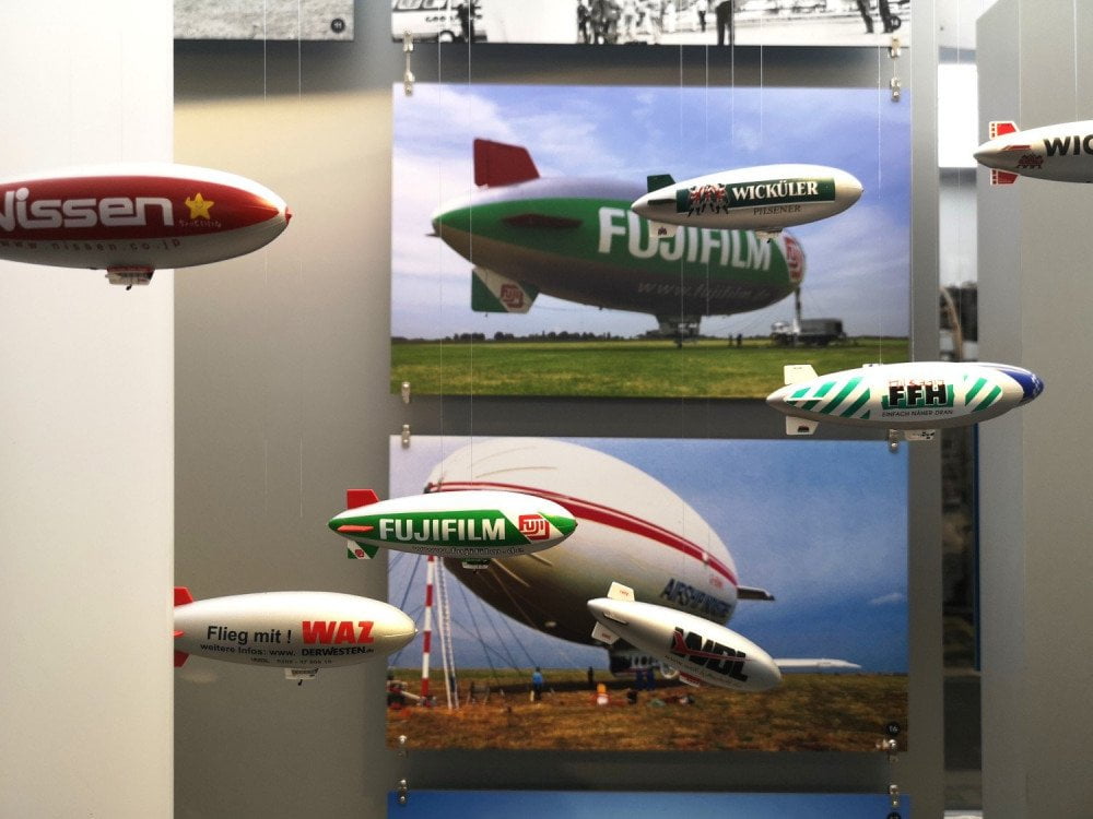 Modelli di dirigibili Zeppelin utilizzati per la pubblicità allo Zeppelin Museum di Friedrichshaffen