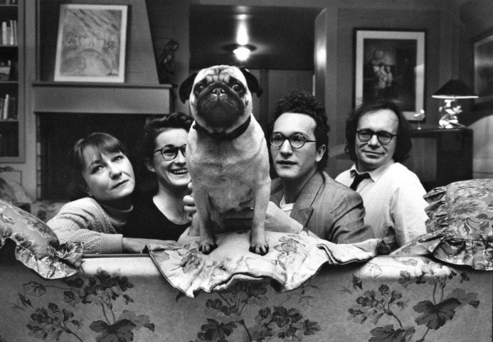 Famiglia parigina con cane fotografata da Elliott Erwitt