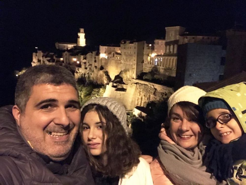 Famiglia in fuga a Pitigliano