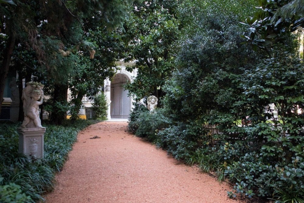 Ingresso di Villa Invernizzi a Milano