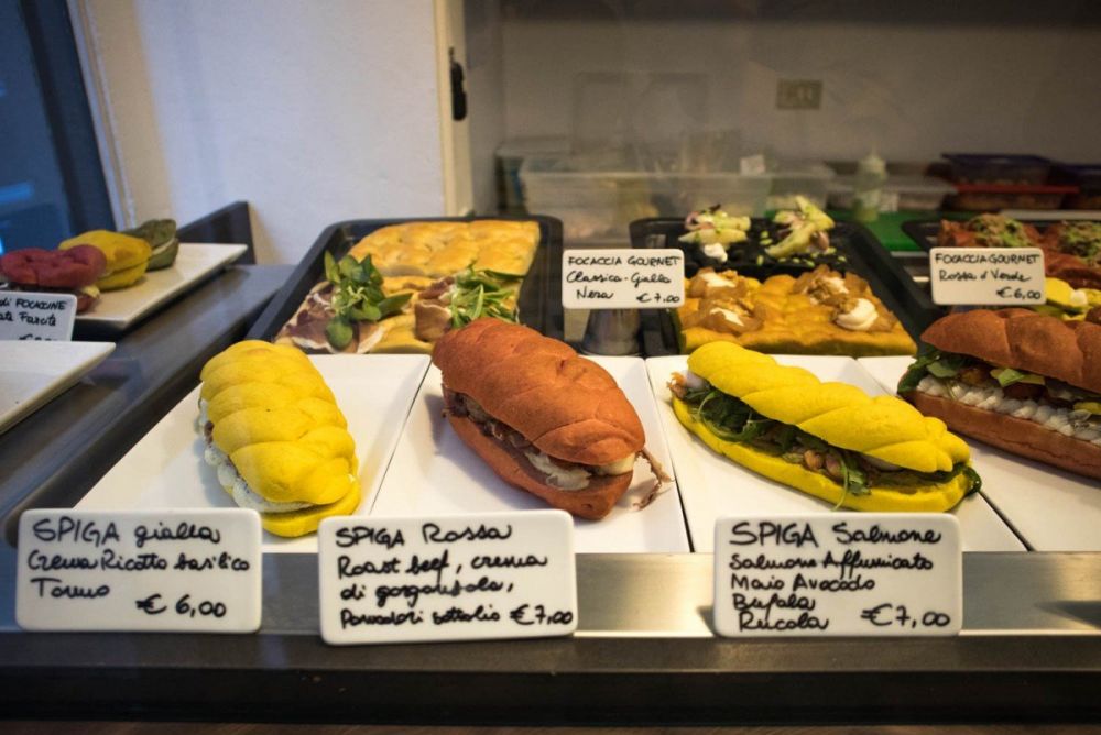 Panini colorati da Focacce italiane a Milano