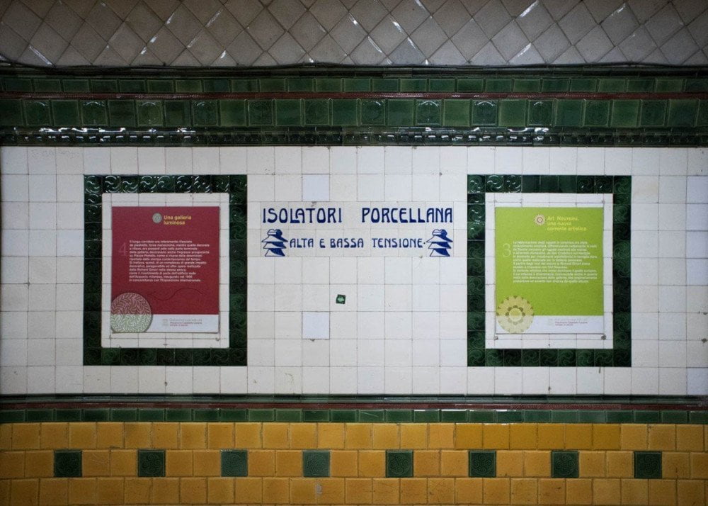 Particolare del corridoio dell'ascensore di Castelletto Levante a Genova