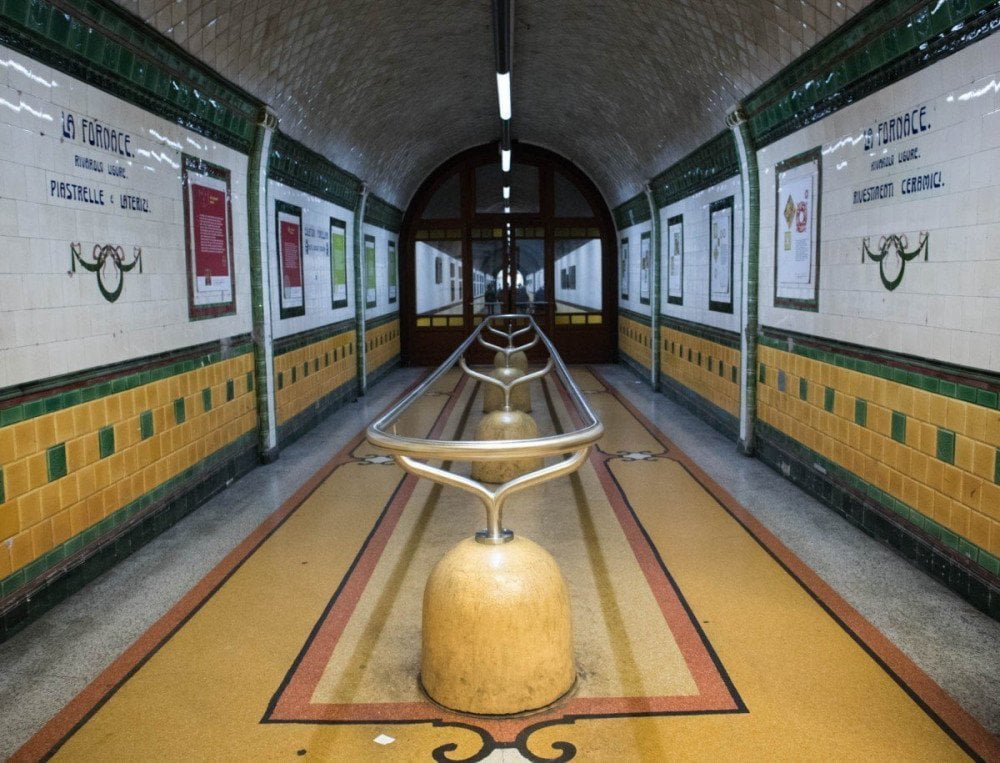 Corridoio dell'ascensore di Castelletto Levante a Genova