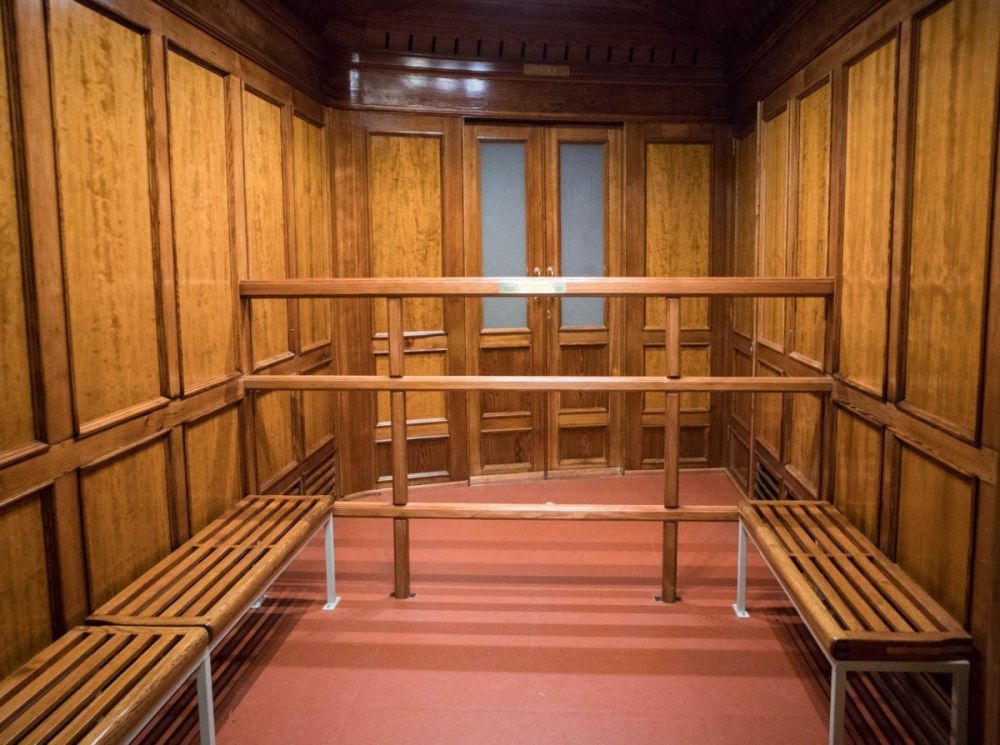 Interno dell'ascensore Castelletto Ponente a Genova