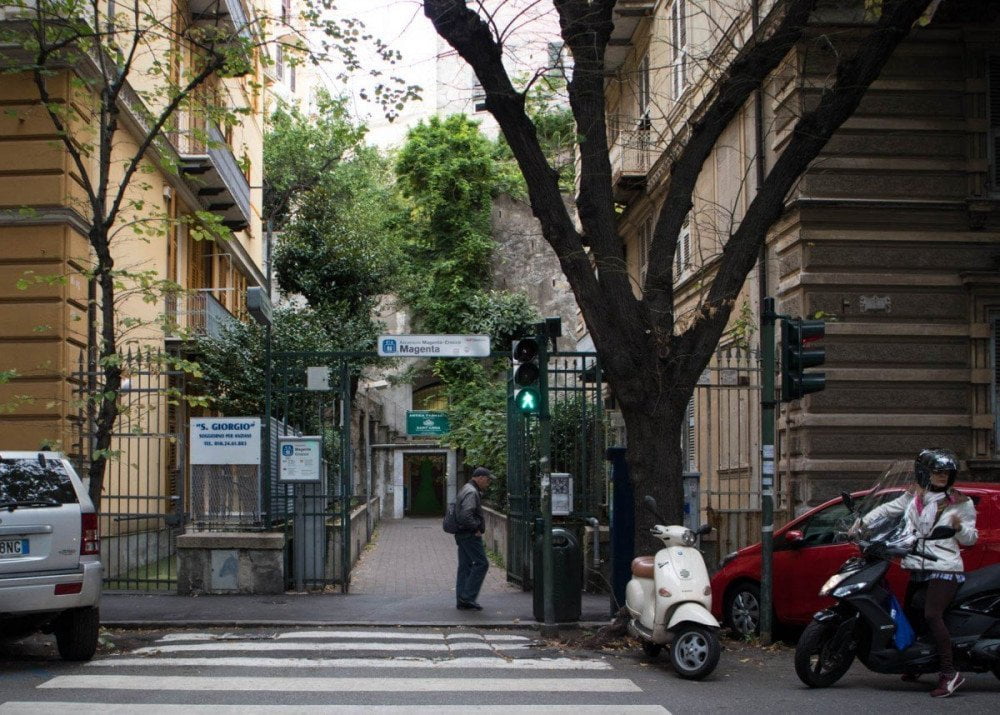 Ingresso fermata inferiore dell'ascensore Magenta-Crocco a Genova