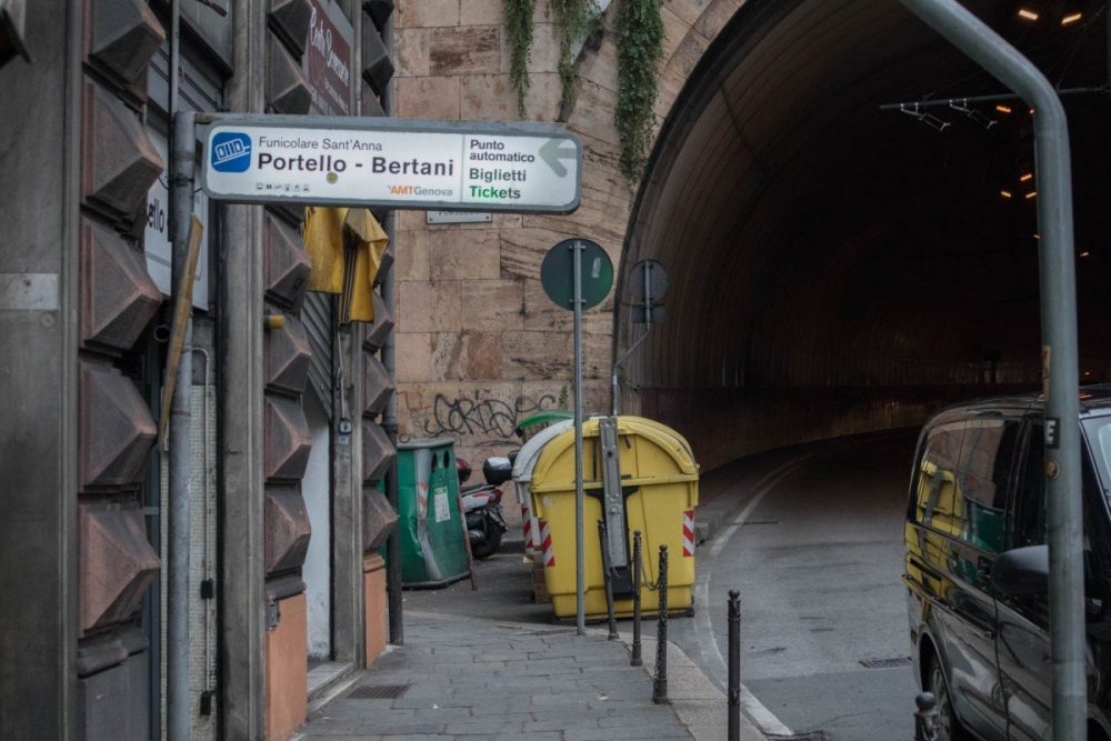 Ingresso fermata inferiore della funicolare Sant'Anna a Genova