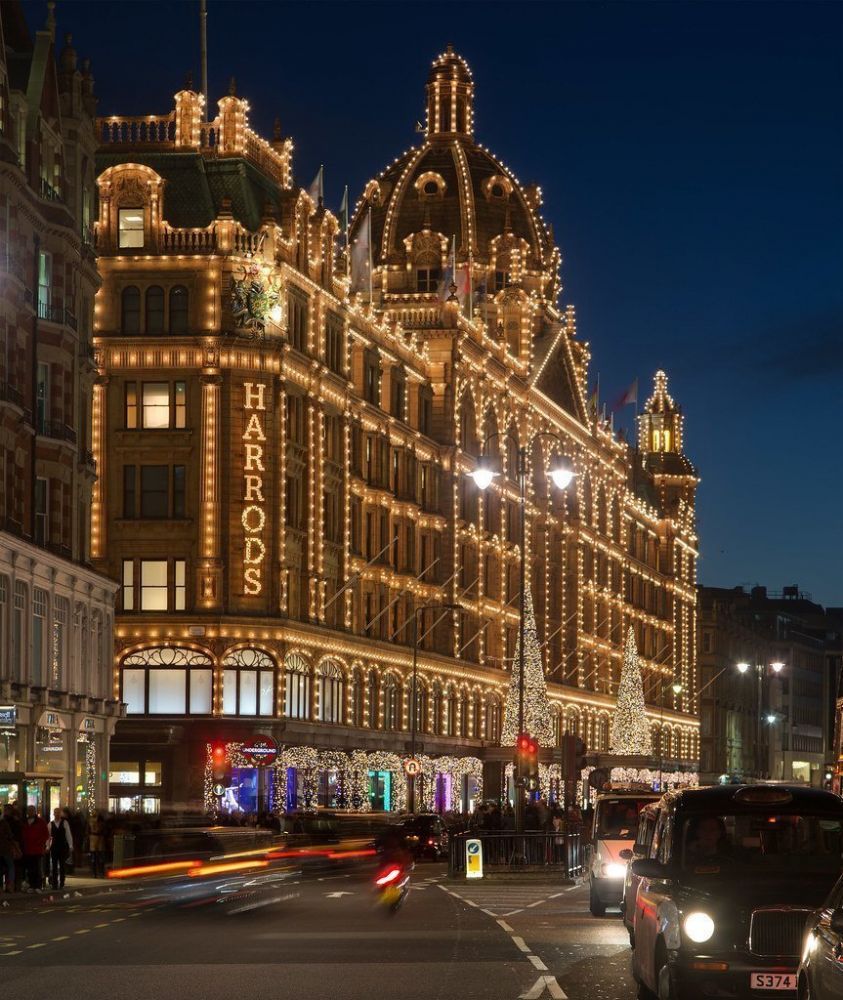 Luci natalizie sui magazzini Harrods di Londra, foto David Iliff