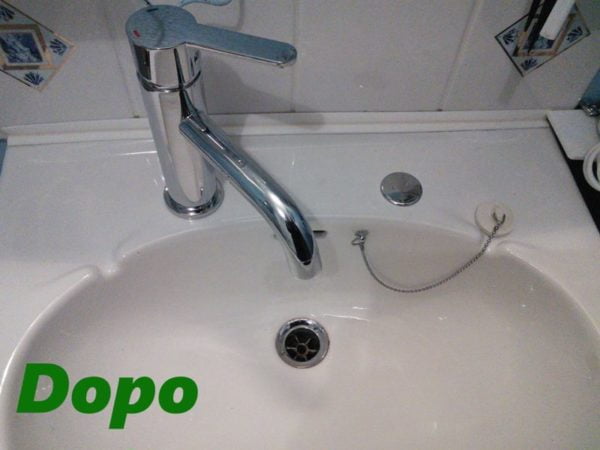 Lavandino con due rubinetti dopo modifica miscelatore