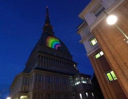 Mole Antonelliana illuminata con l'arcobaleno