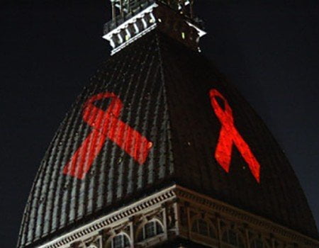 Mole Antonelliana illuminata per sensibilizzare sull'HIV
