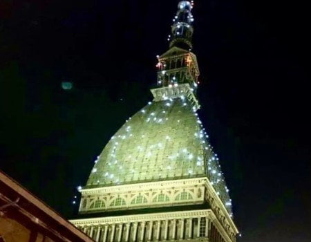 Mole Antonelliana illuminata per Natale