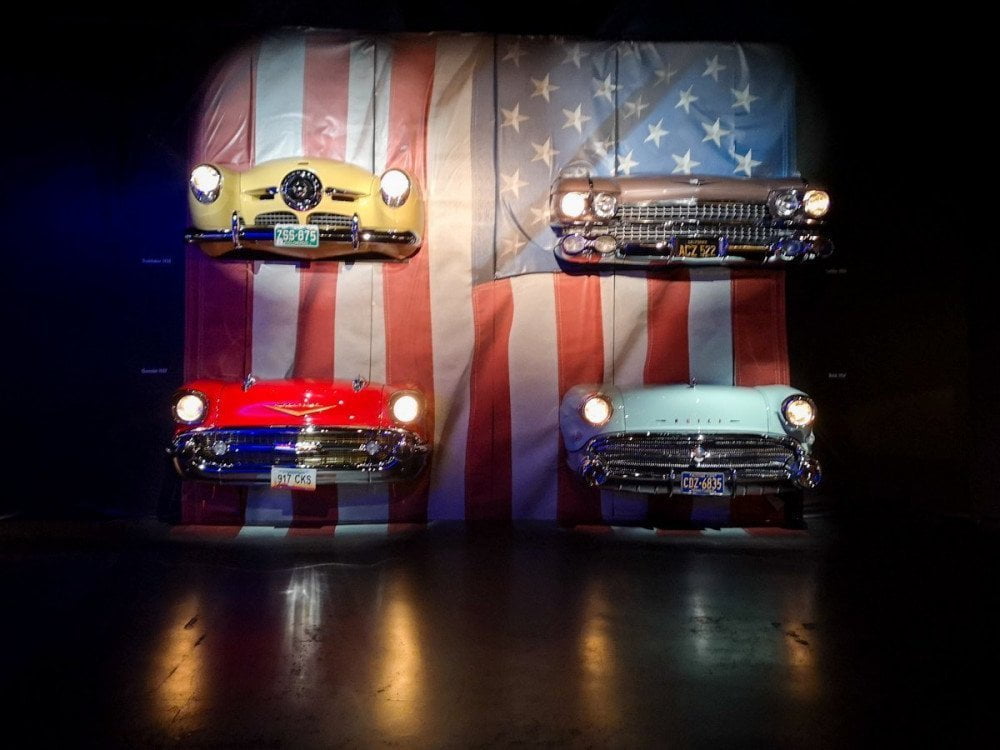 Parte anteriore di auto americane al Museo dell'Automobile di Torino