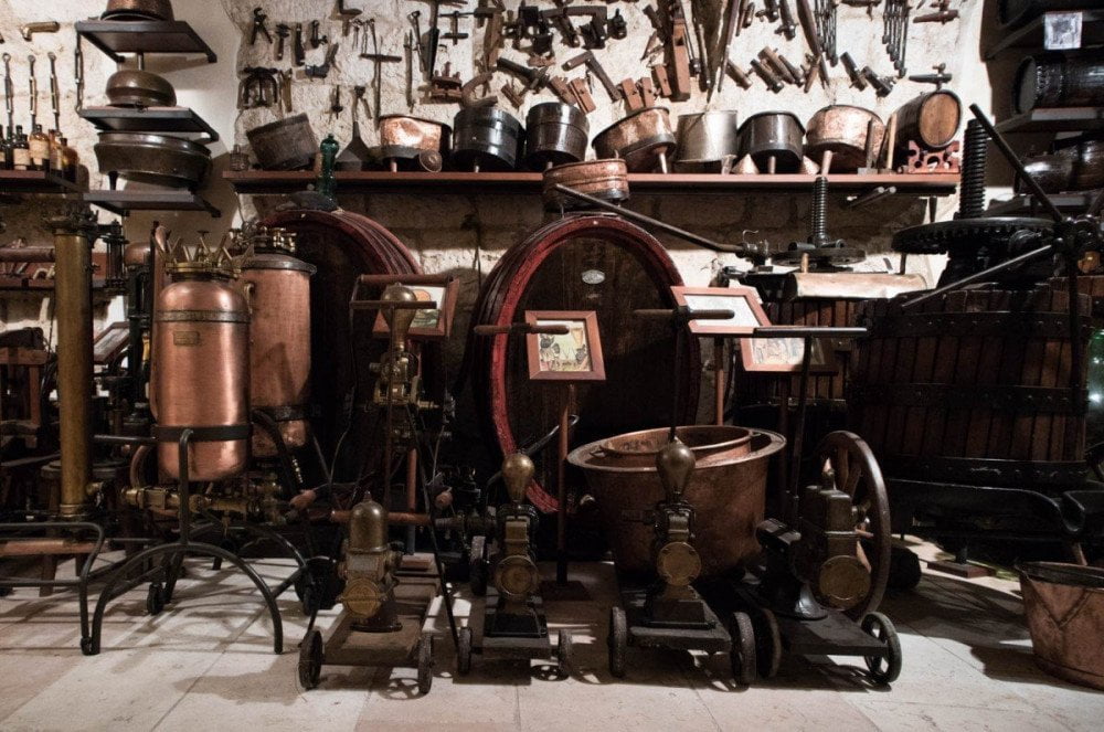 Strumenti agricoli storici al museo etnografico Cose di casa di Villa de Varda