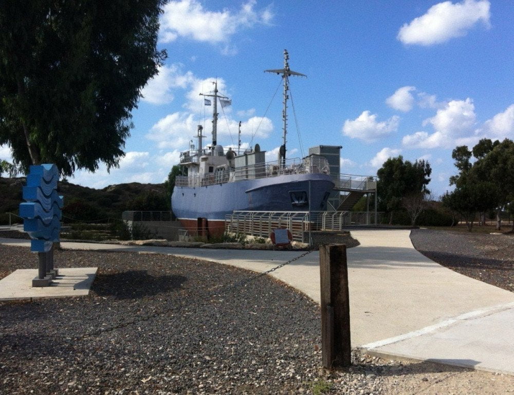 La nave Galina al Campo di Detenzione di Atlit con l'esposizione sull'immigrazione ebraica in Palestina via mare