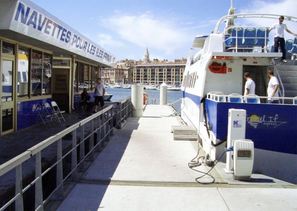 Navetta Frioul If ormeggiata al Vieux Port di Marsiglia