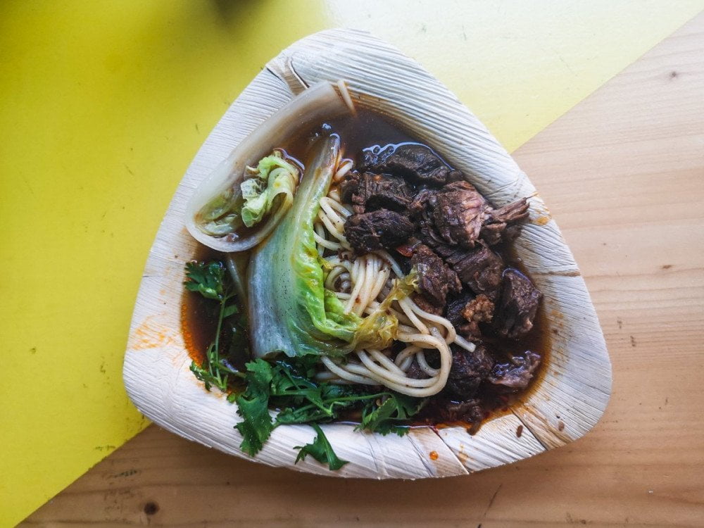 Noodles con brasato di manzo del ristorante cinese Oh Crispa a Torino