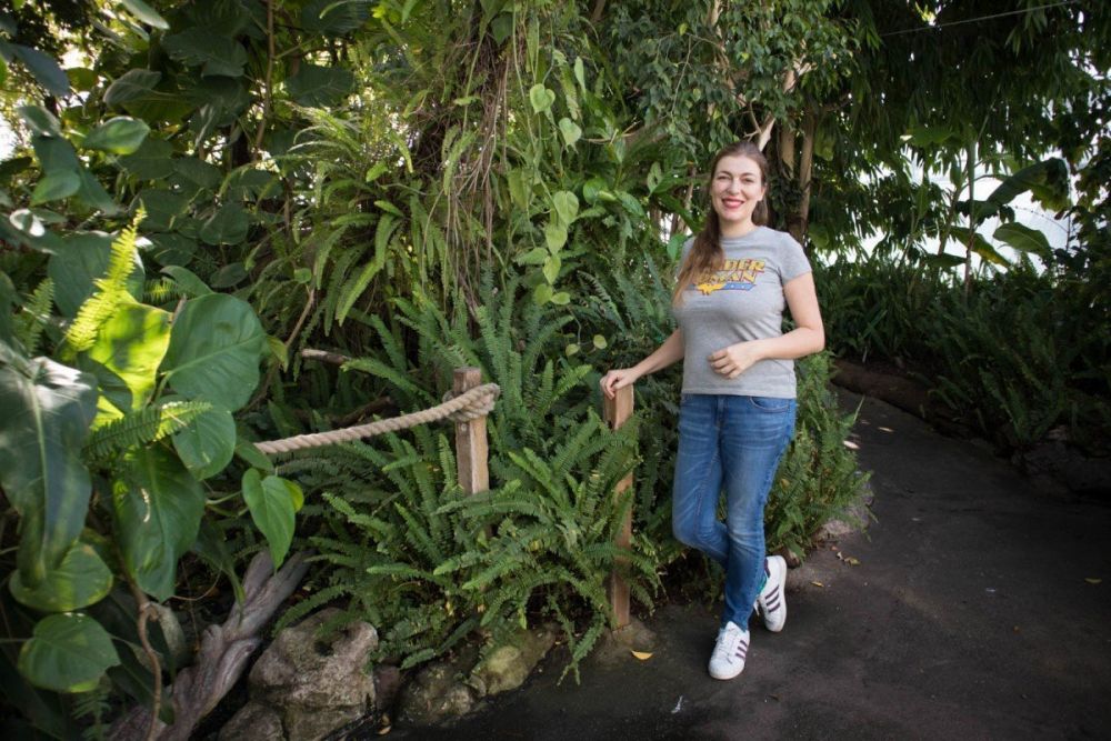 Paola Bertoni all'interno della Biosfera di Genova