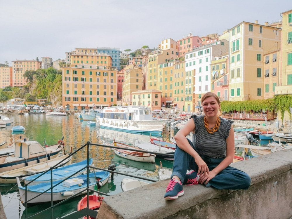 Paola Bertoni al porto dei pescatori di Camogli