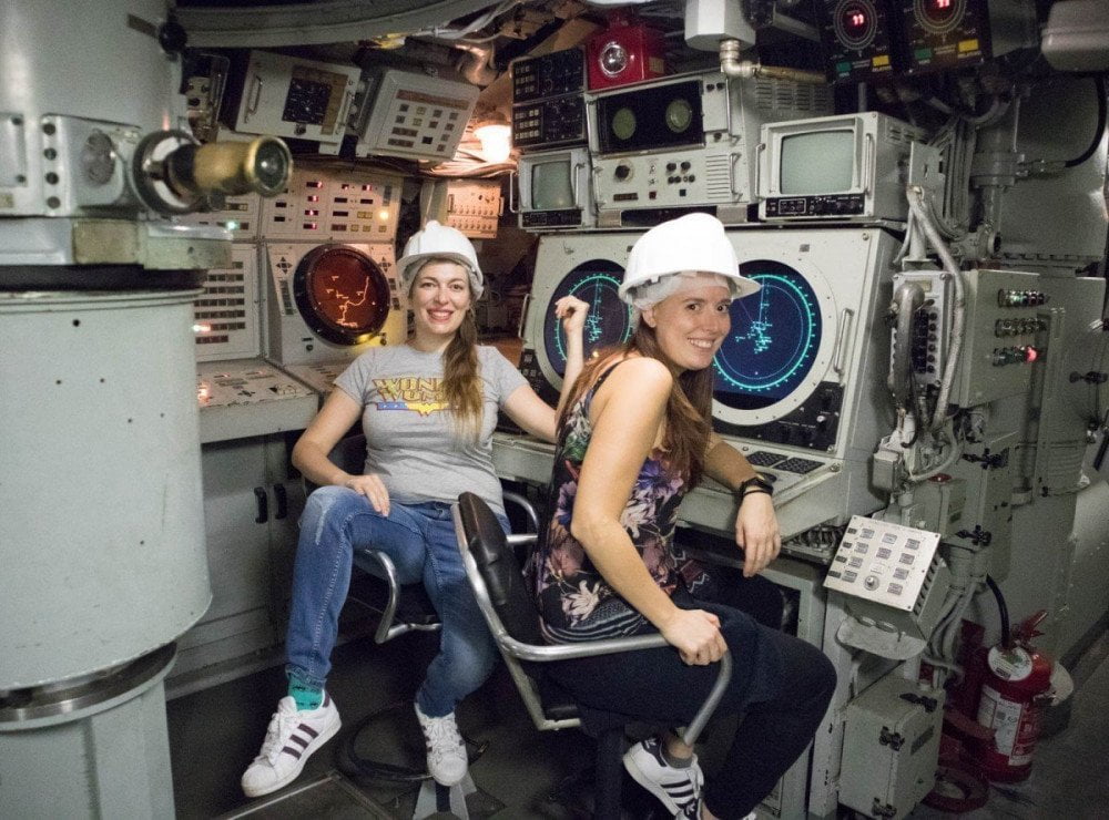 Paola Bertoni e Veronica Meriggi nel sottomarino Nazario Sauro al Galata Museo del Mare di Genova