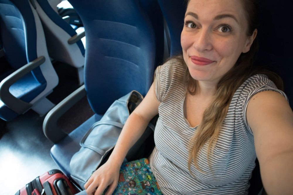 Paola Bertoni su treno regionale Torino-Genova