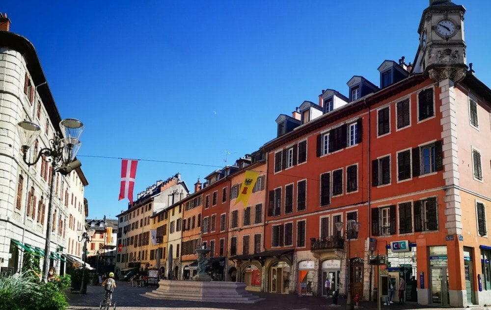 La piazza St Léger nel centro storico di Chambery