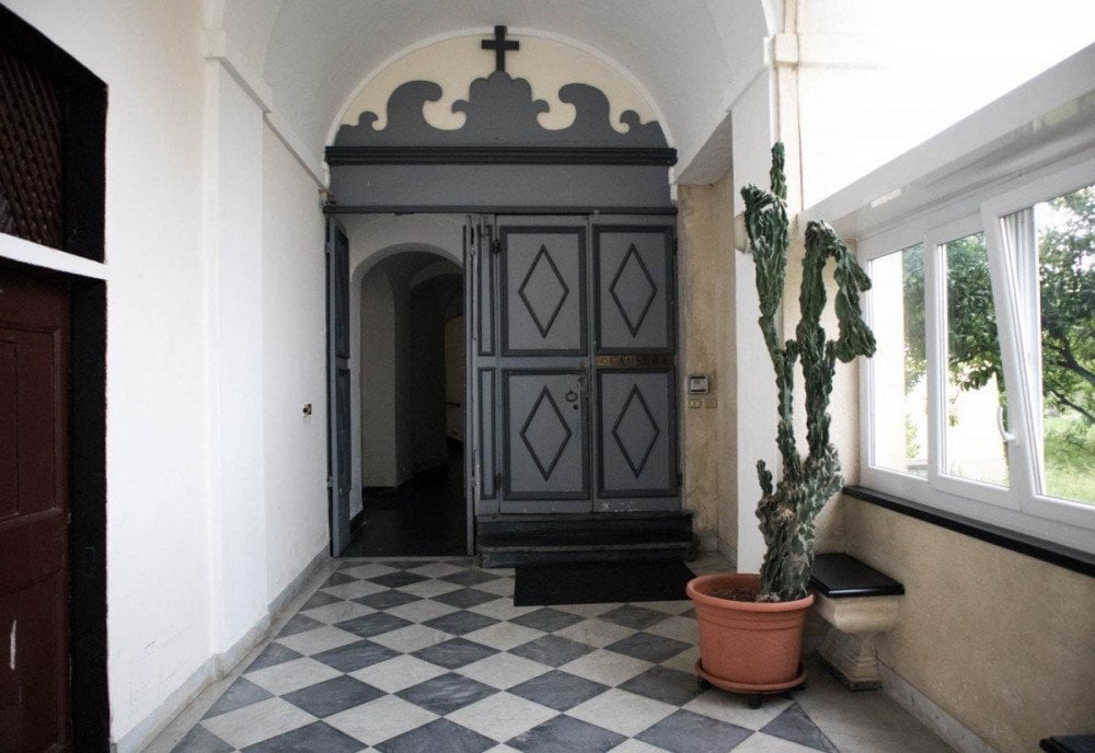 Ingresso all'area di clausura del Convento Sant'Anna dei Frati Carmelitani Scalzi di Genova