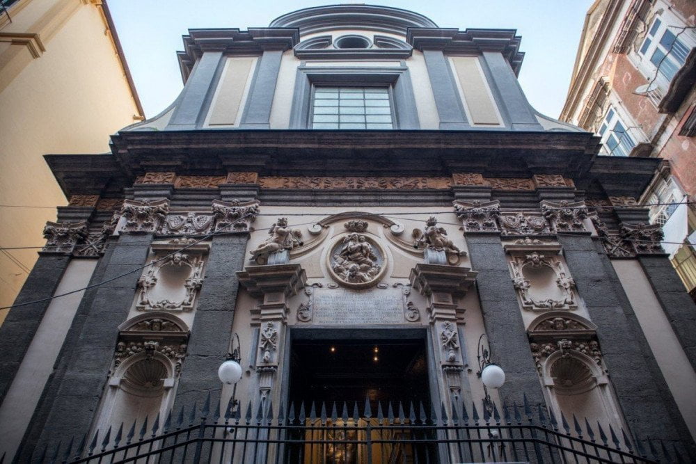 Facciata della chiesa di Santa Maria delle Anime del Purgatorio ad Arco di Napoli