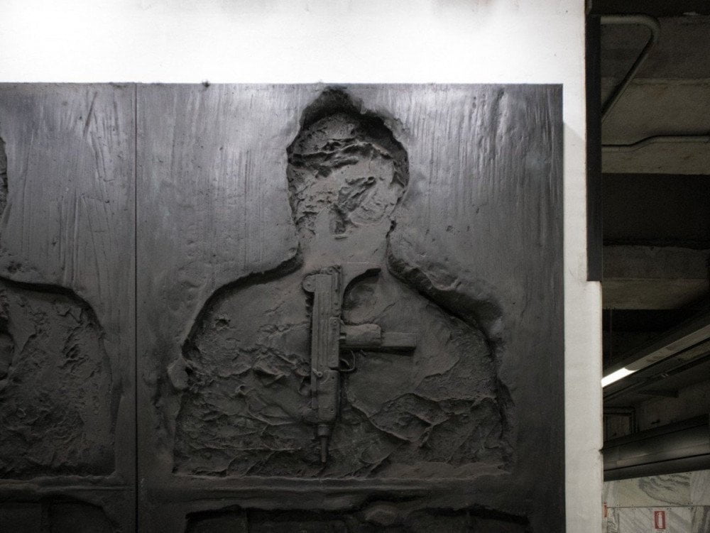 Installazione di Nino Longobardi nella fermata Quattro Giornate della metropolitana di Napoli