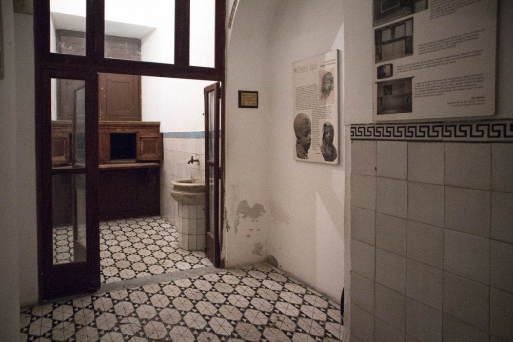 Interno della Ruota degli Esposti di Napoli nel Complesso Monumentale dell'Annunziata