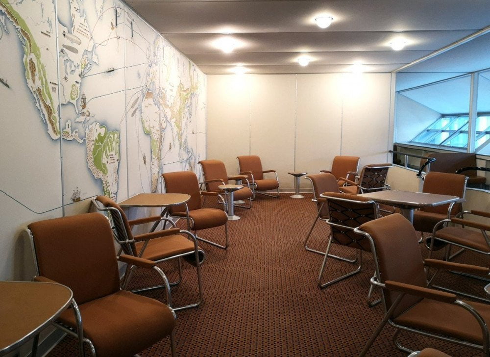 Ricostruzione della sala passeggeri con mobili dal design Bauhaus nella gondola del dirigibile LZ 129 Hindenburg allo Zeppelin Museum di Friedrichshaffen