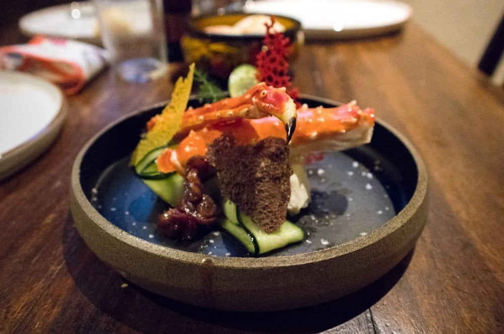 Granchio reale della Kamchatka sgusciato e pronto da mangiare al ristorante Sibiriaki di Torino