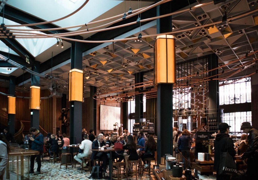 Interni della Starbucks Reserve Roastery di Milano