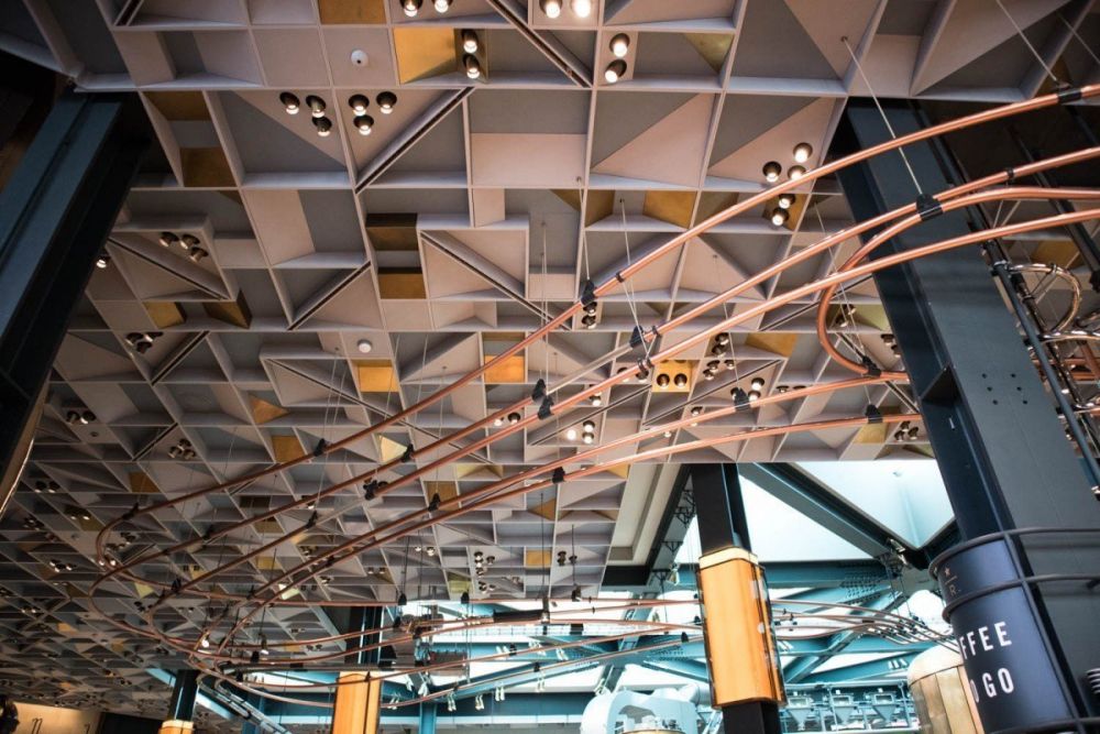 Soffitto della Starbucks Reserve Roastery di Milano
